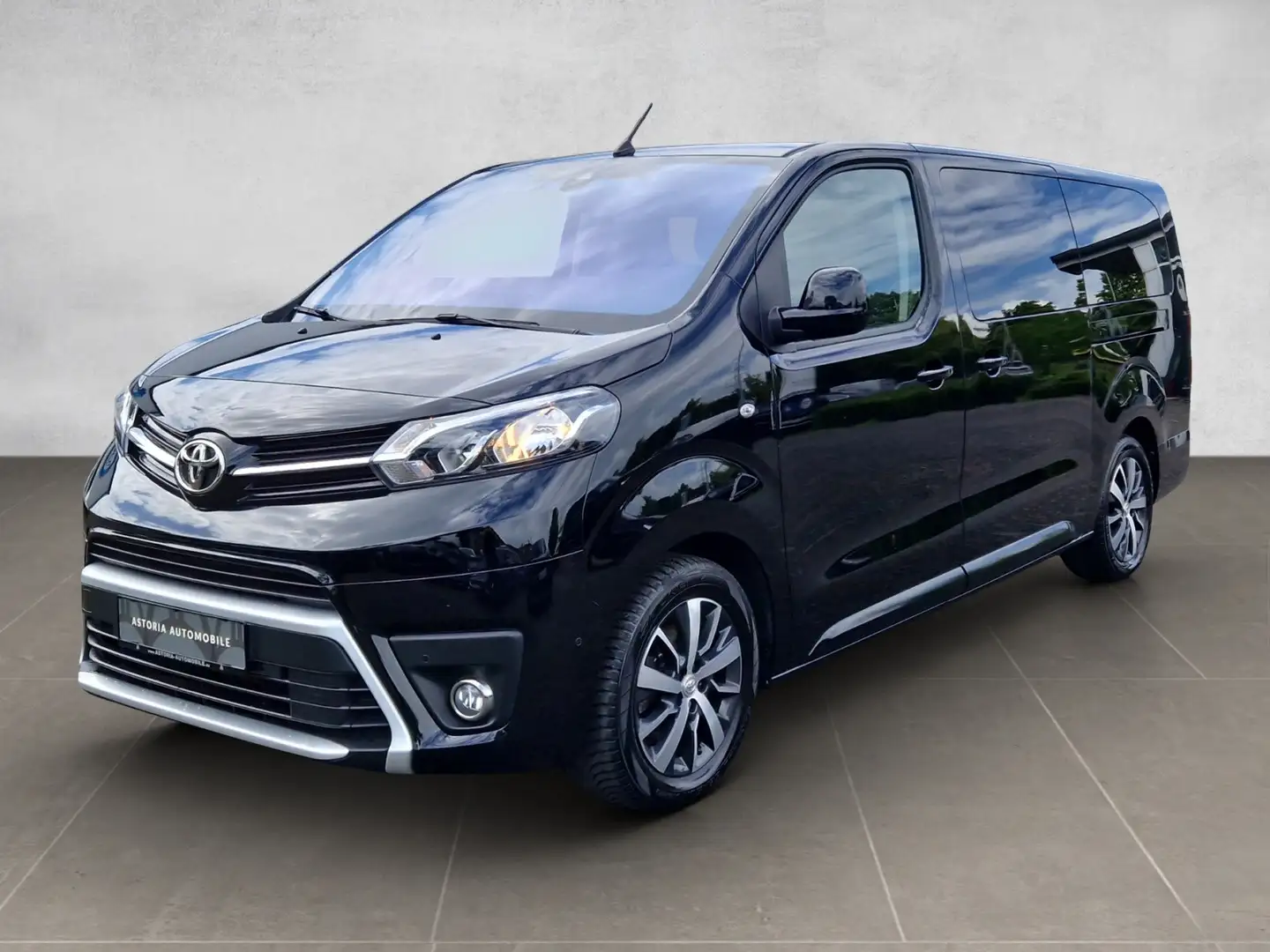 TOYOTA Proace