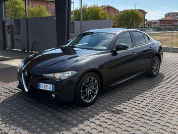 Giulia 2016 2.2 t Business Sport 180cv