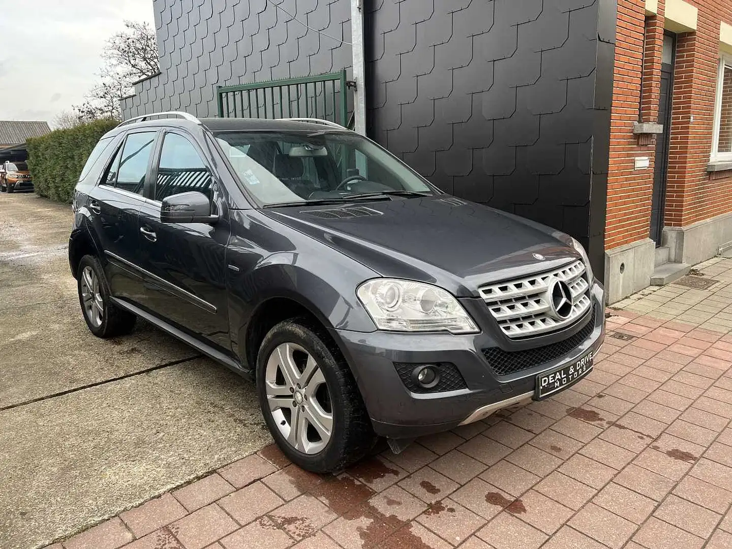 Mercedes-Benz ML 300 CDI MET 210DKM BlueEFFICIENCY Gris - 2