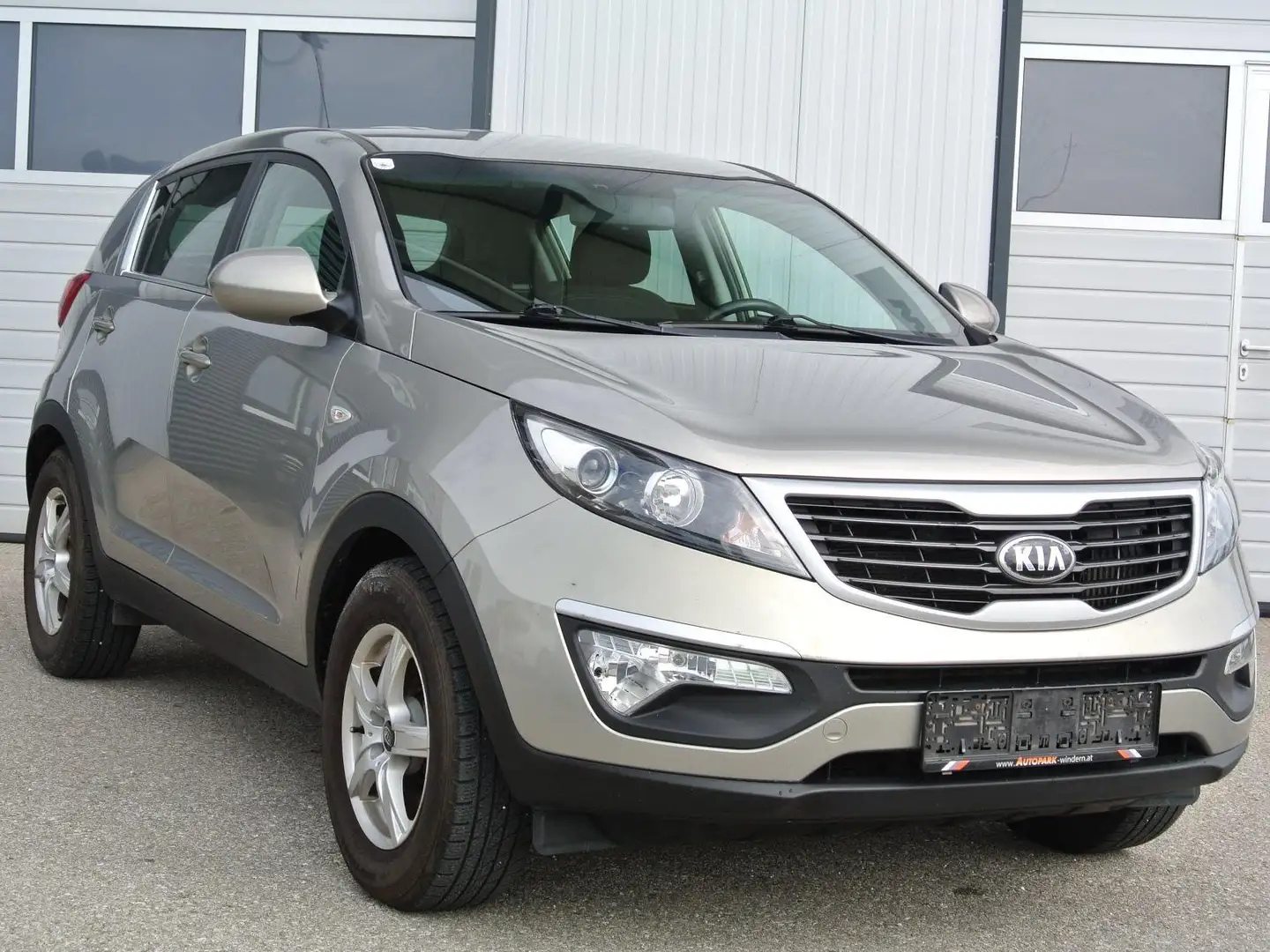 Kia Sportage 1.7 CRDi Attract 2WD * AHK * KAMERA * Beige - 1