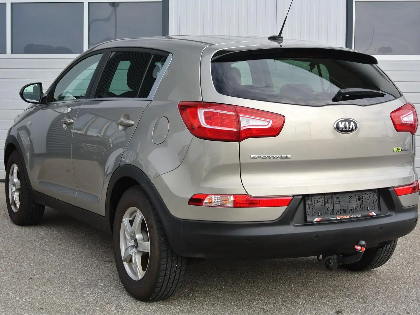 Kia Sportage 1.7 CRDi Attract 2WD * AHK * KAMERA * Beige - 2
