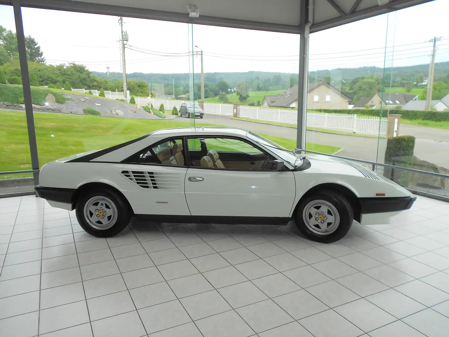 Ferrari Mondial 3.0 Quattrovalvole CARNET, premiere peinture. Weiß - 1