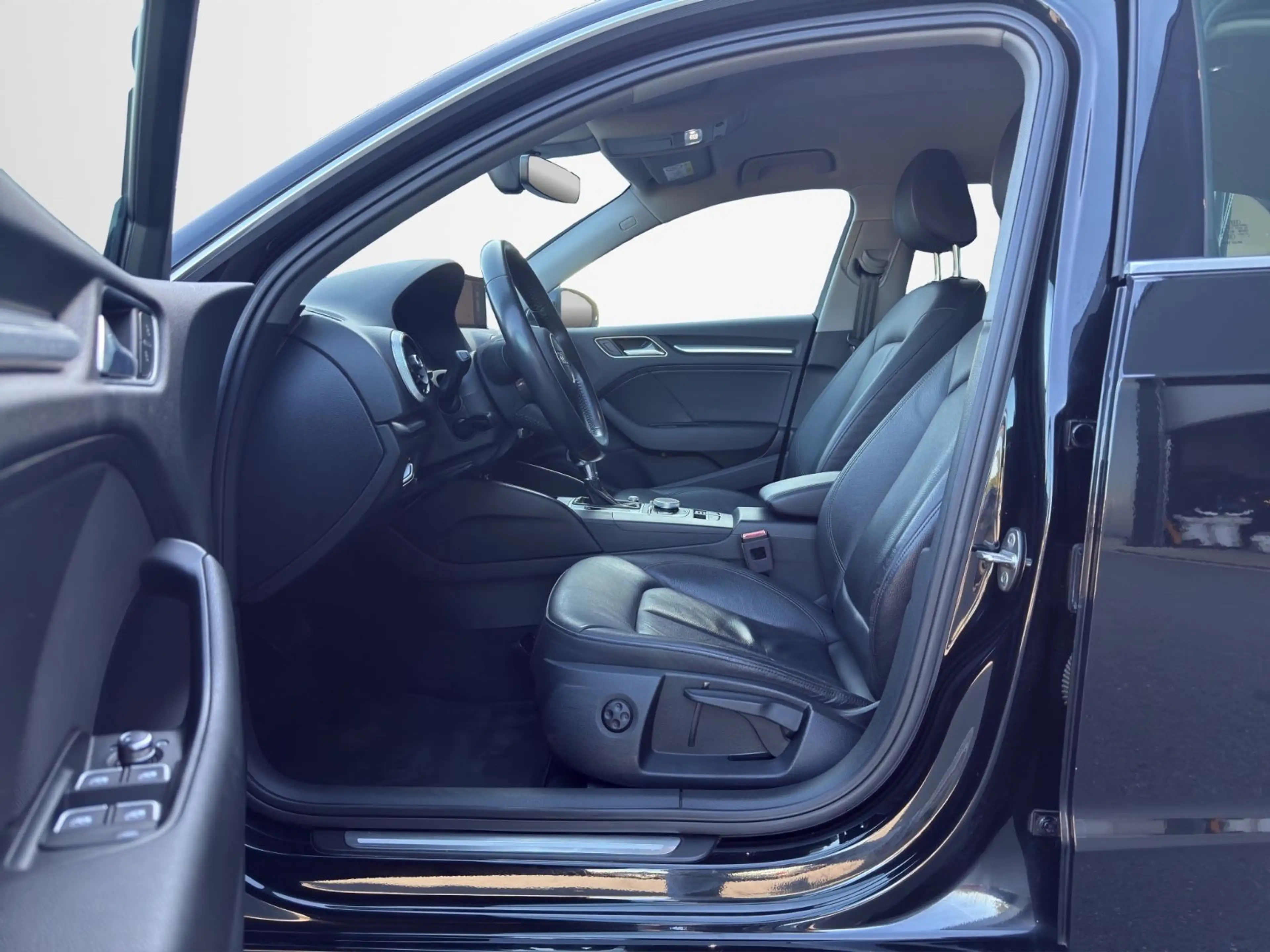 Audi A3 Sportback design*LED*S-TRONIC*STANDHEIZUNG* — photo 13