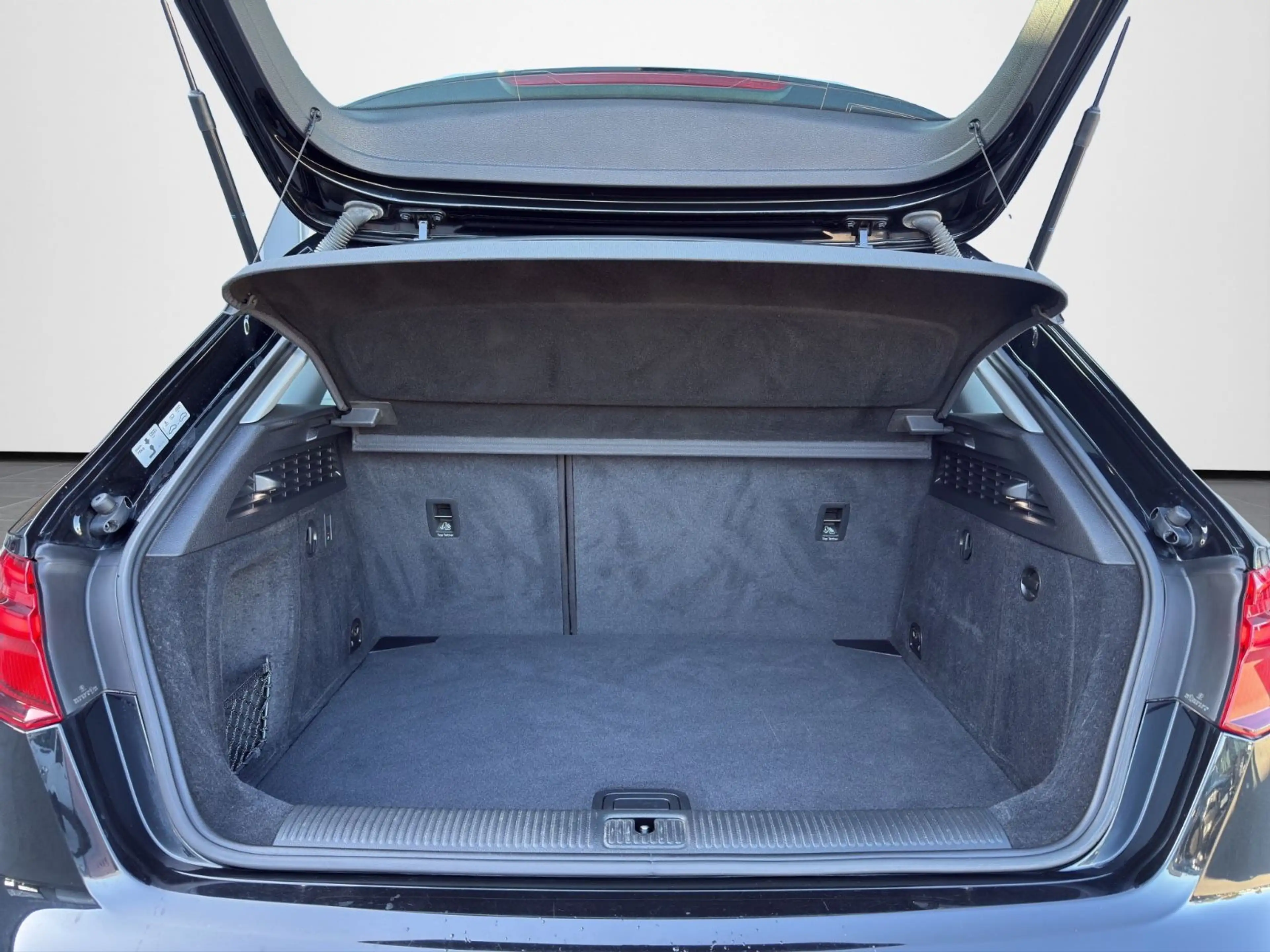 Audi A3 Sportback design*LED*S-TRONIC*STANDHEIZUNG* — photo 9