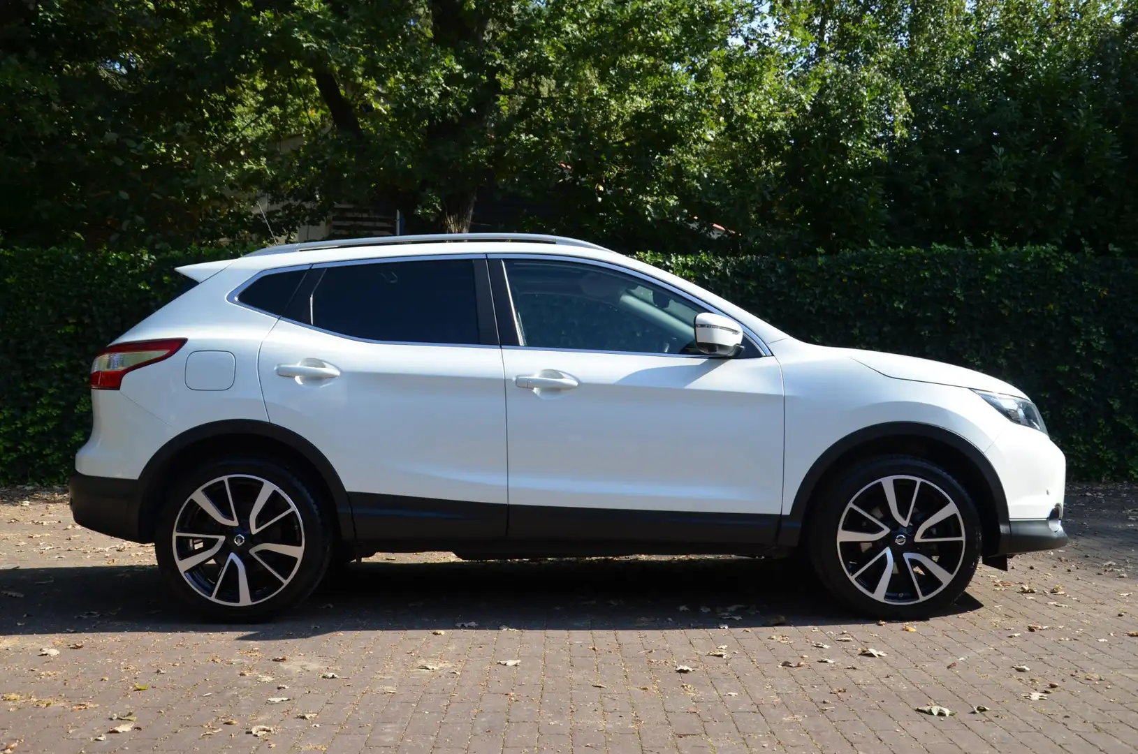 Nissan Qashqai 1.2 N-Connecta Navi/Pdc/Ecc/Panoramadak/360 graden Wit - 2