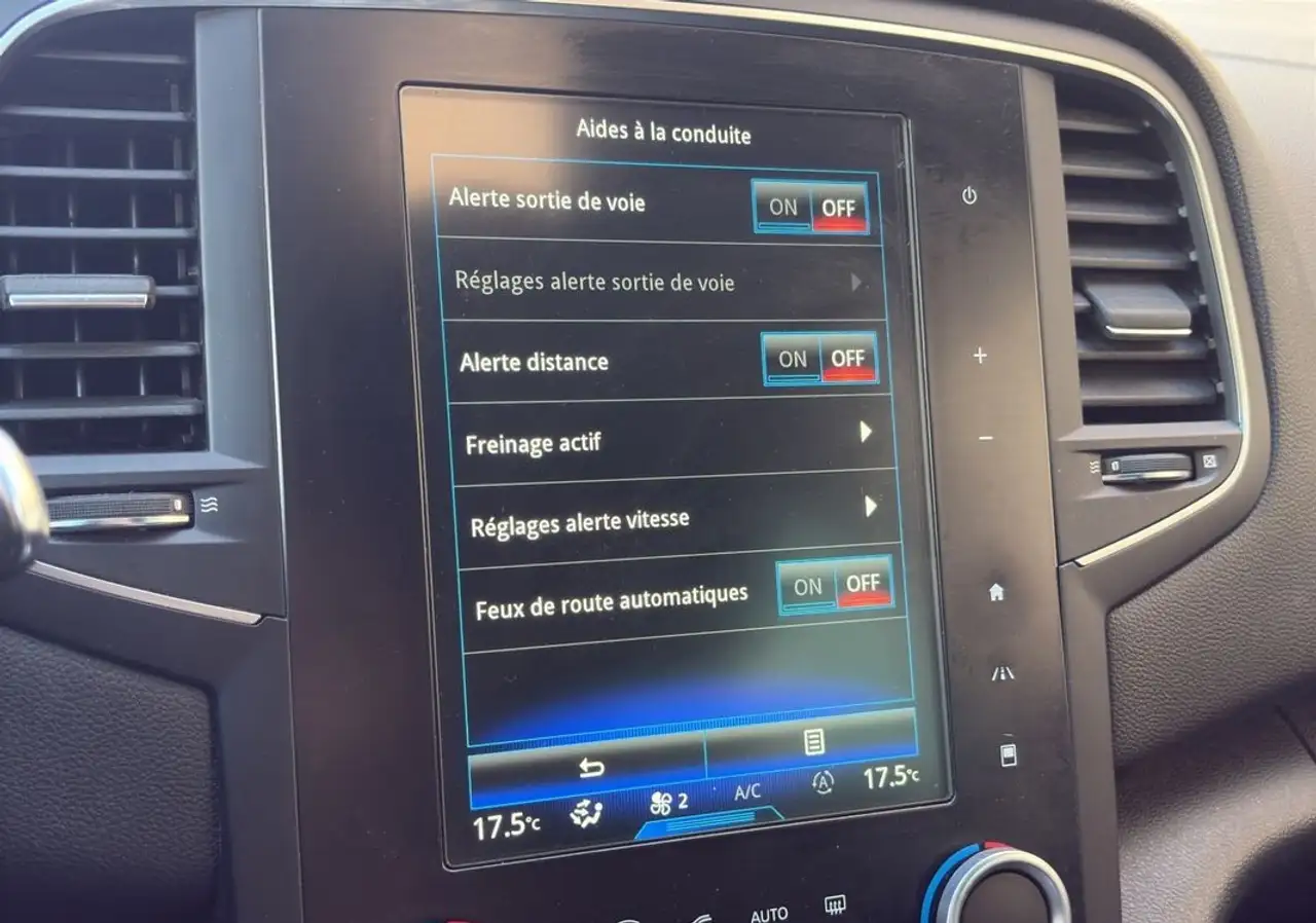 Renault Megane Berline — photo 25