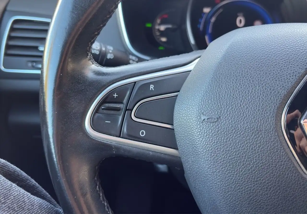 Renault Megane Berline — photo 16