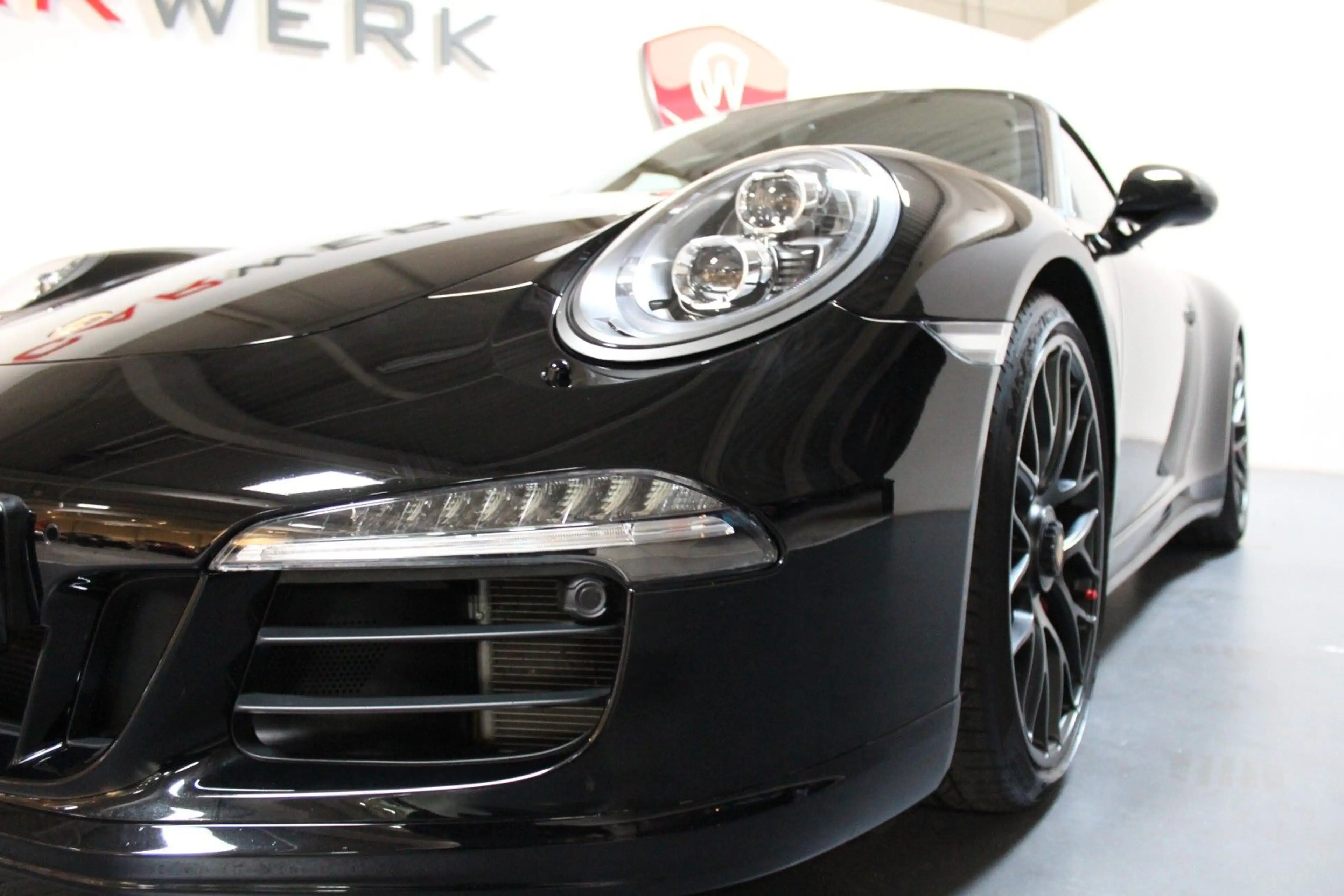 Porsche 911 Carrera GTS Cabriolet — photo 4