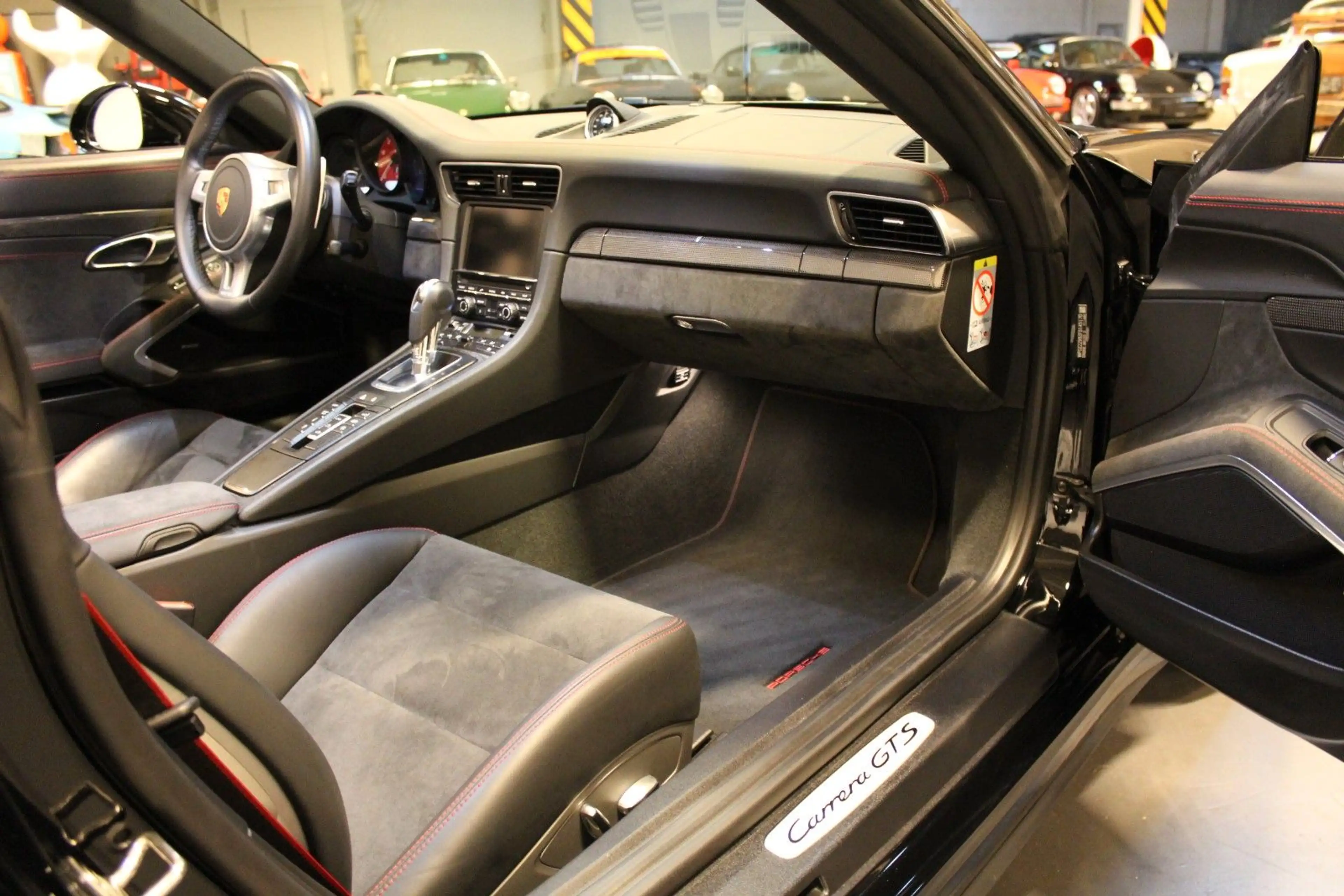 Porsche 911 Carrera GTS Cabriolet — photo 7