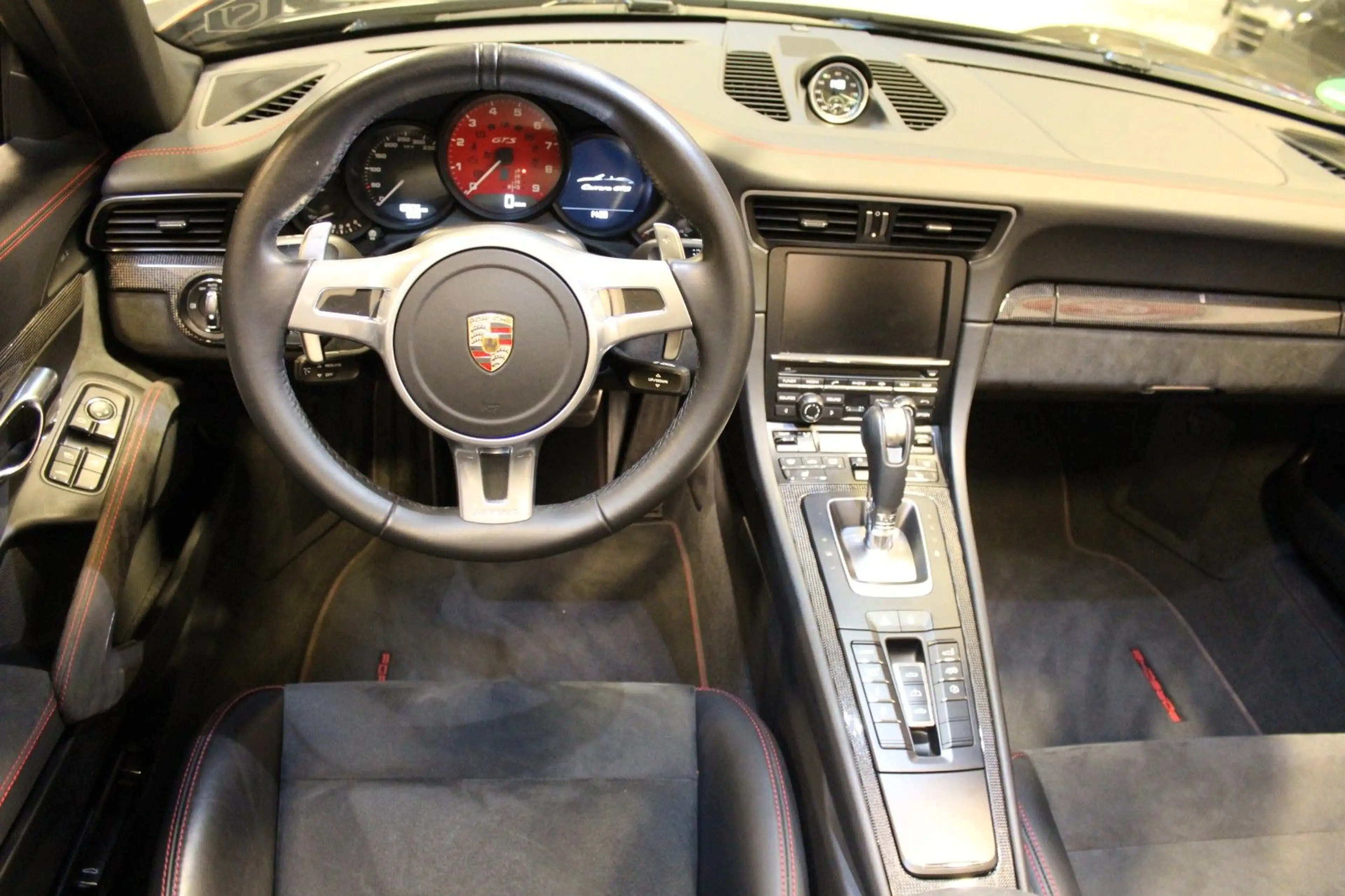 Porsche 911 Carrera GTS Cabriolet — photo 6