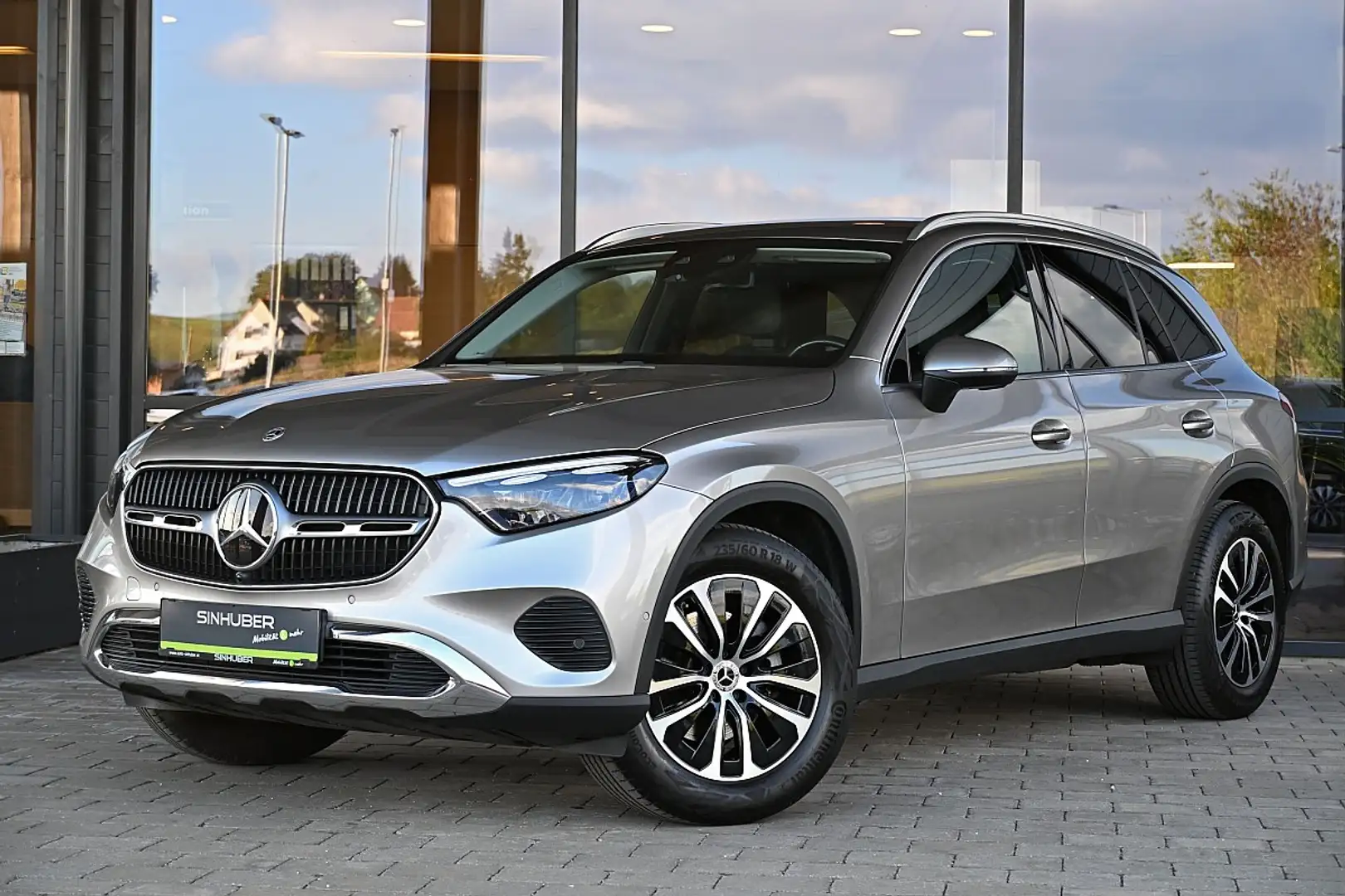 Mercedes-Benz GLC 220 d 4MATIC Aut. ACC, NightPaket, FahrassistenzPak... Silber - 1