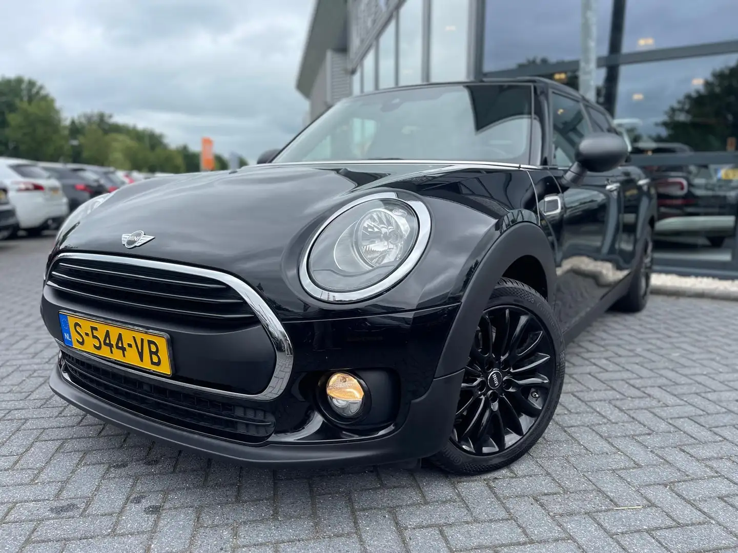 MINI One D Clubman 1.5 Chili Serious Business | Automaat | Panorama | Zwart - 2