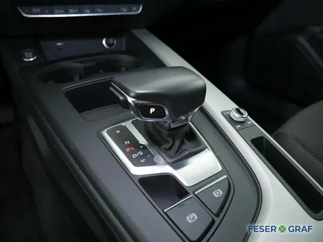 Audi A4 view 9