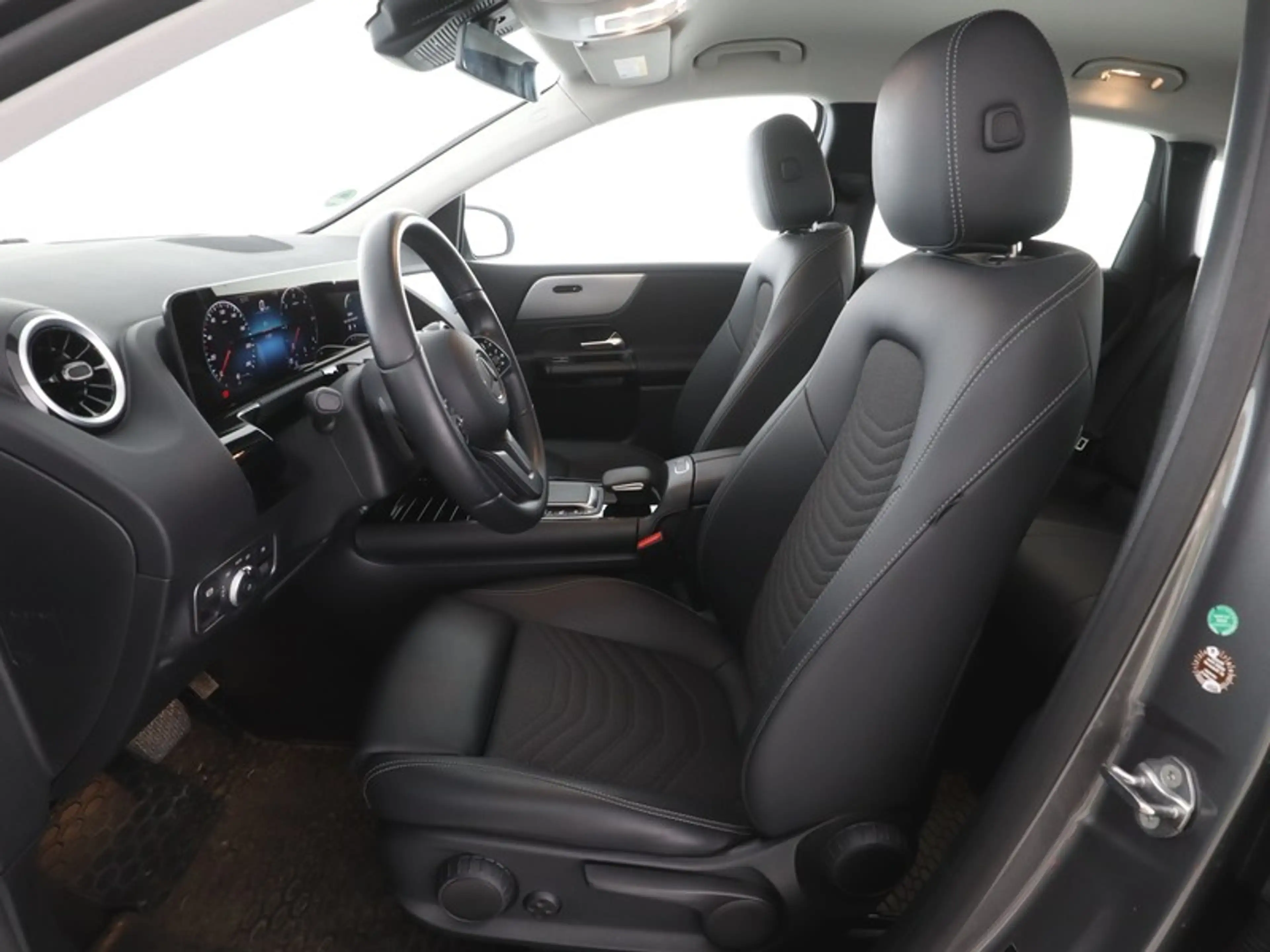 Mercedes-Benz B 220 d NAVI/LED/KAMERA — photo 4