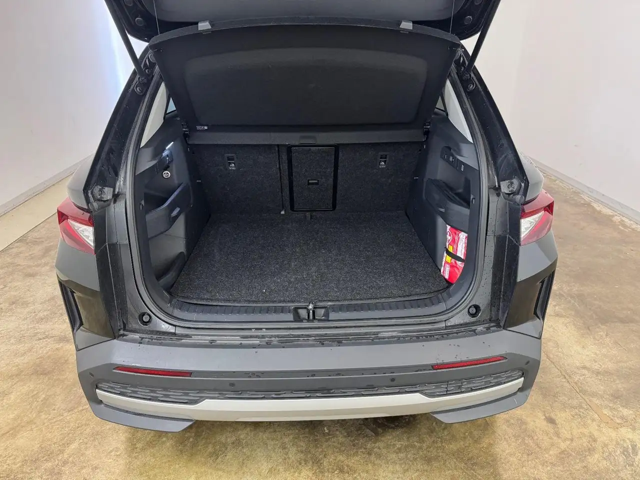 Skoda Elroq 85 Loft 210KW Clever Wärmep AHK 82kWh Batt, миниатюра 4