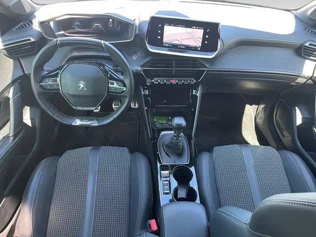 Peugeot 208 view 6