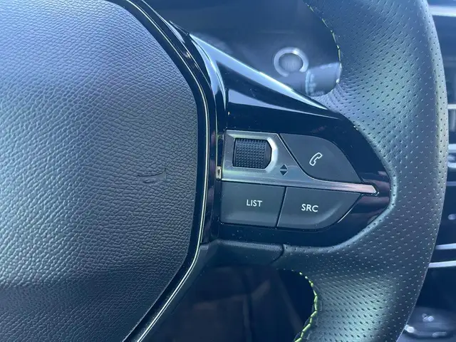 Peugeot 208 view 13
