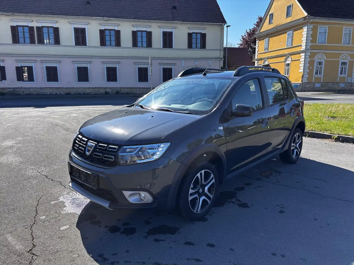 Dacia Sandero Stepway Celebration TCe 100 Grau - 2