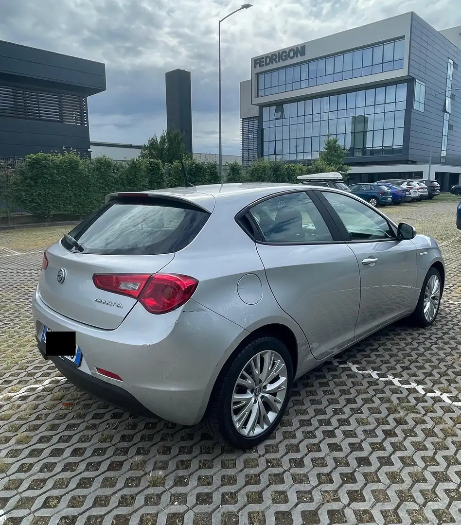 Alfa Romeo Giulietta 1.6 JTDM 120CV Plateado - 2