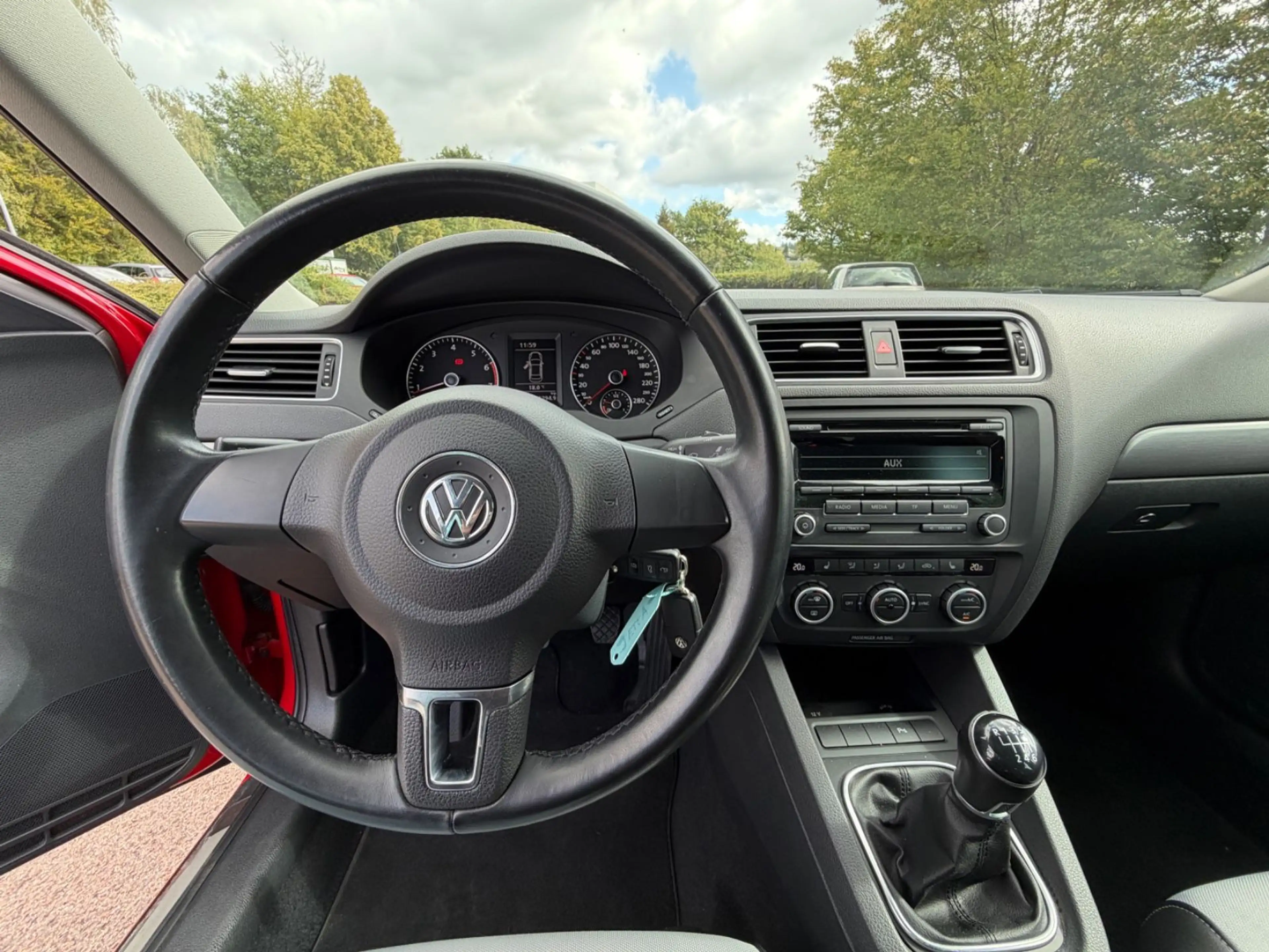 Volkswagen Jetta Highline, Sport-Paket, Bluetooth, 1. Hand — photo 14