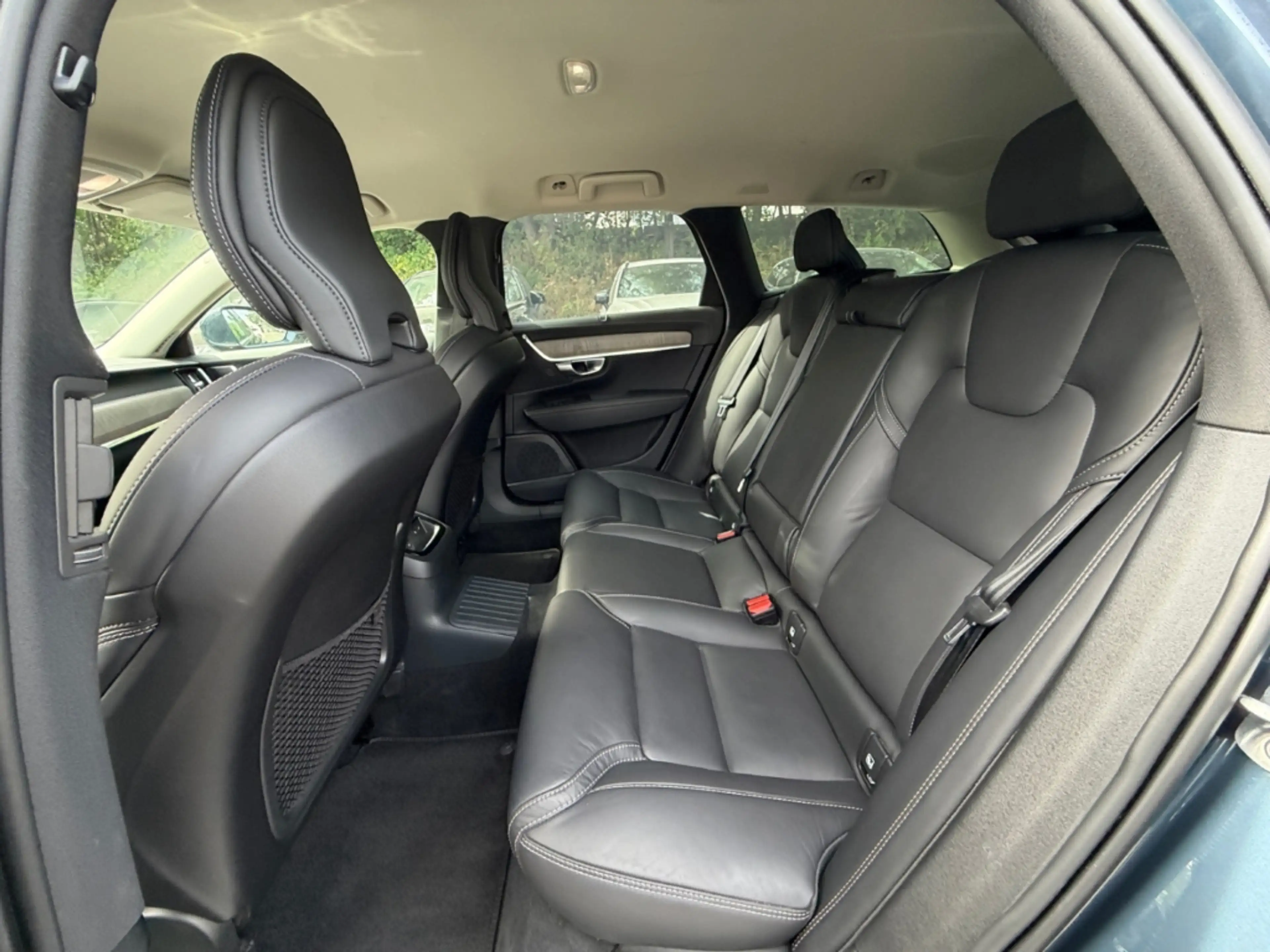 Volvo V90 Plus Bright Recharge AWD StandHZG AHK H&K — photo 13