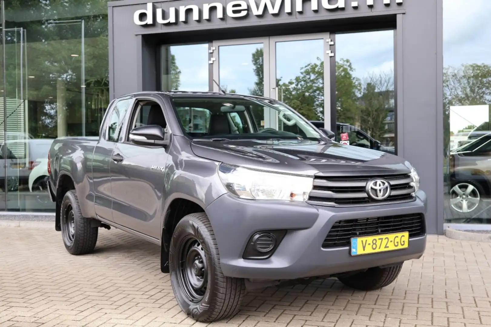 Toyota Hilux 2.4D-4D-F Xtra Cab Cool Cofort *Bluetooth*Airco*Tr Gris - 2