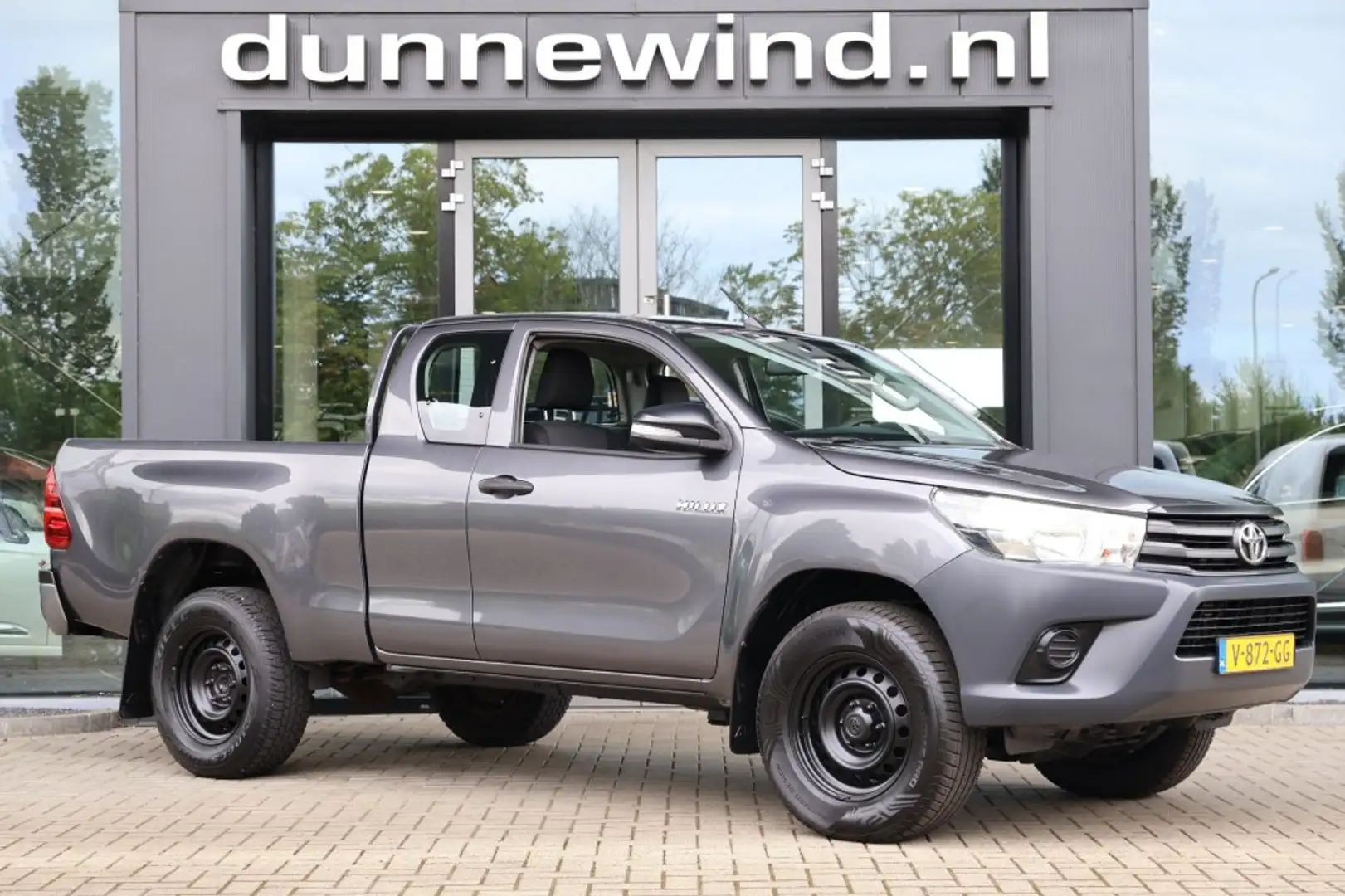 Toyota Hilux 2.4D-4D-F Xtra Cab Cool Cofort *Bluetooth*Airco*Tr Gris - 1
