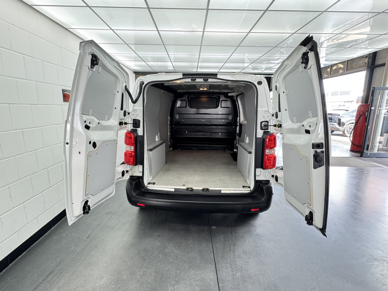 Citroen Jumpy 136 Club M Elektro 50 kWh CarPlay DAB — photo 12