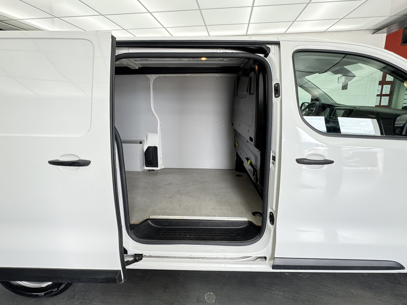 Citroen Jumpy 136 Club M Elektro 50 kWh CarPlay DAB — photo 13