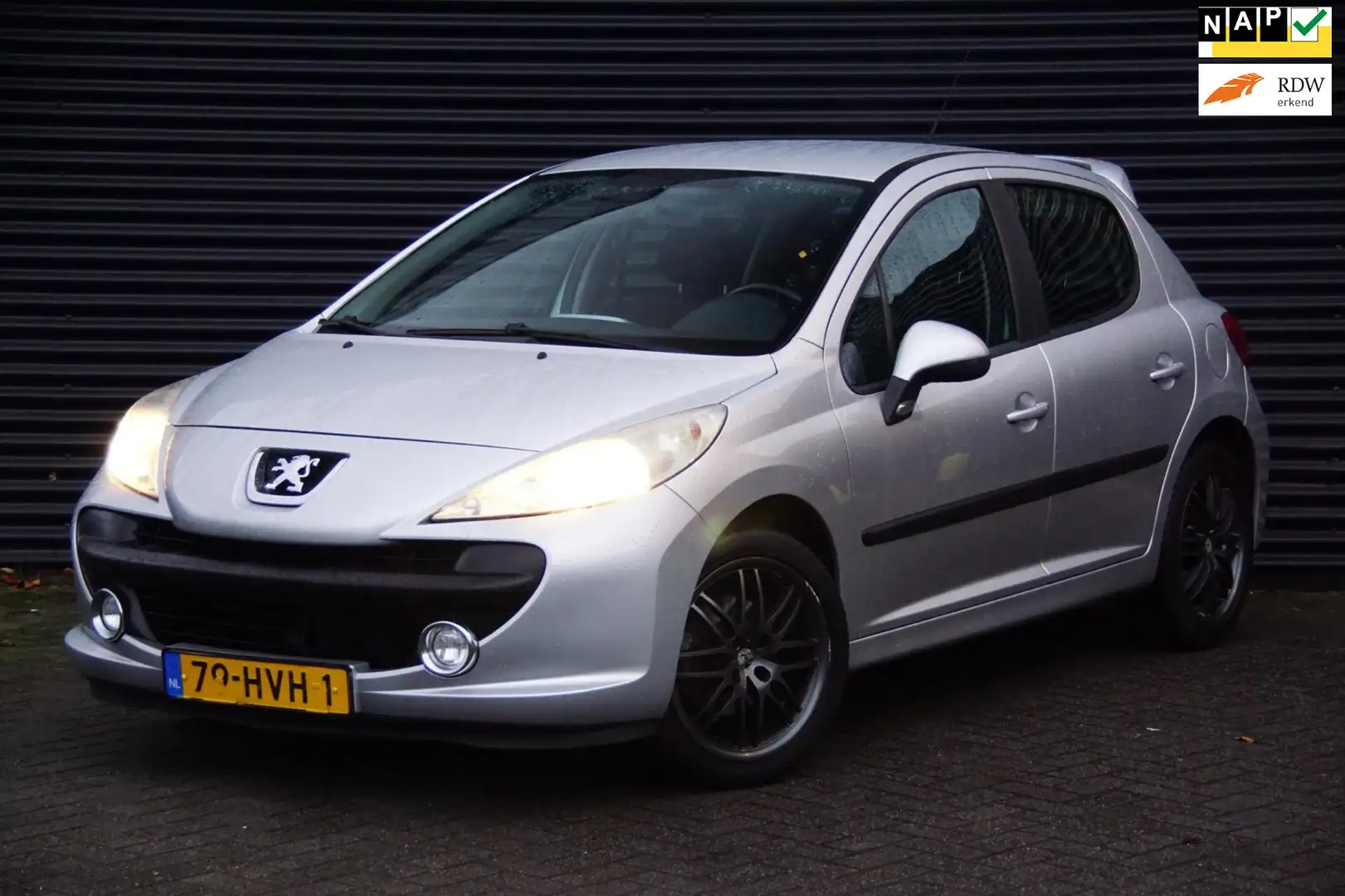 Peugeot 207 1.6 VTi Look | Cruise | Airco | 5 drs | Grijs - 1