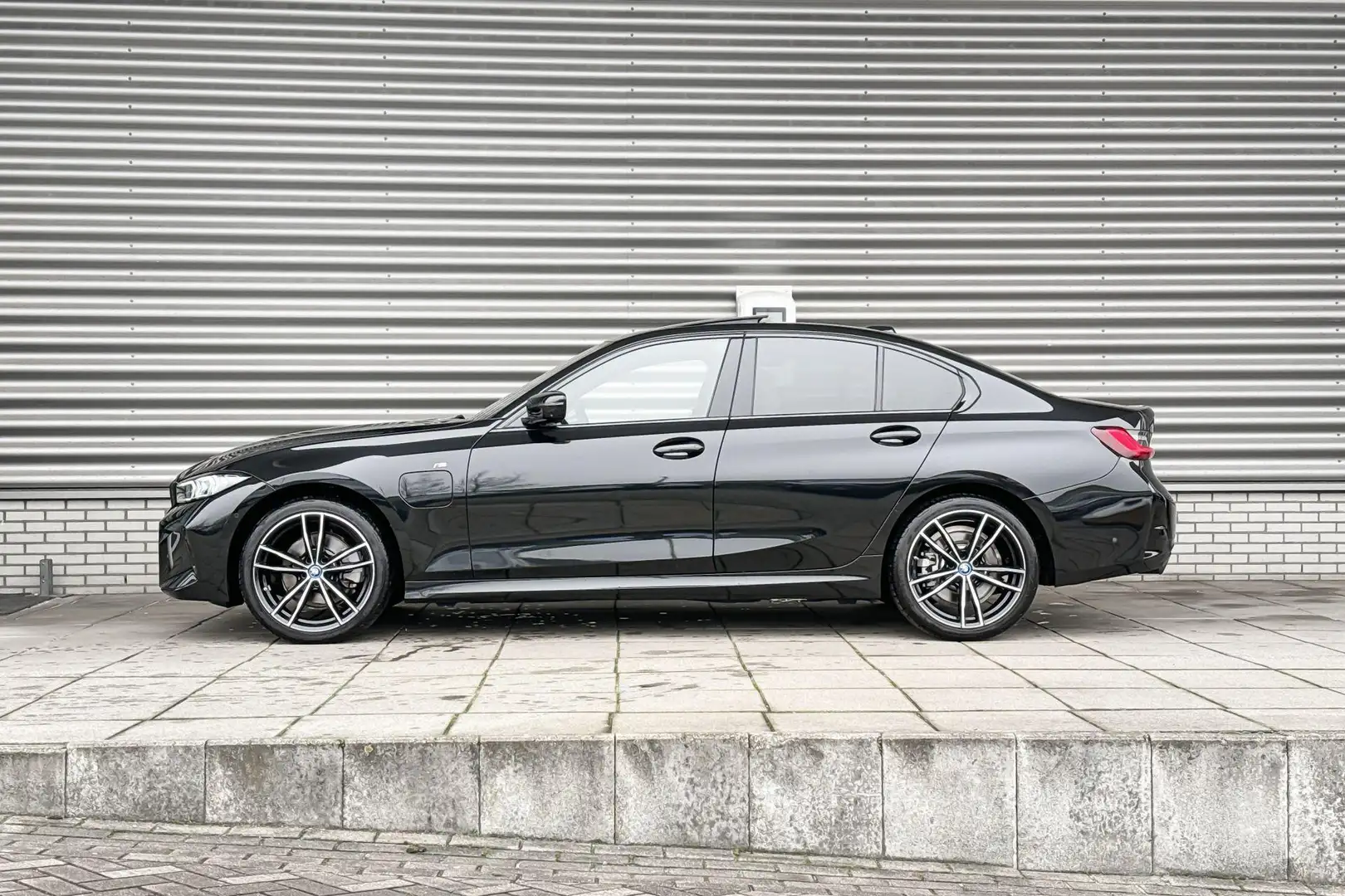 BMW 330 3 Serie Sedan 330e M Sport / Travel Pack / Innovat Noir - 2