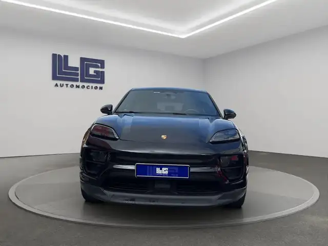 Porsche Macan view 2