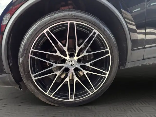 Porsche Macan view 9