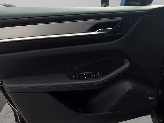 Porsche Macan view 14