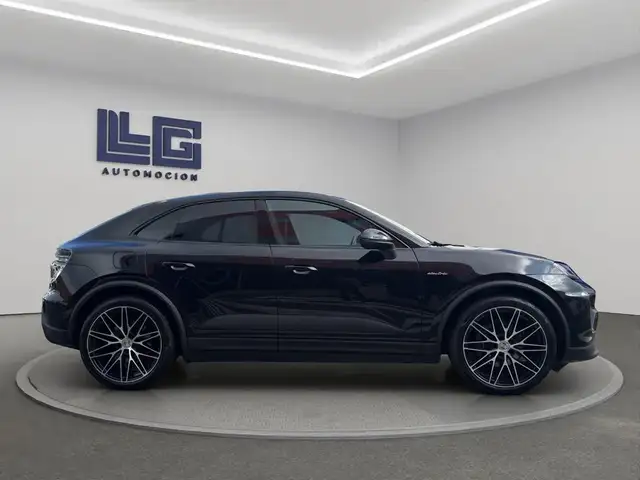 Porsche Macan view 4