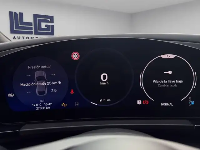 Porsche Macan view 11