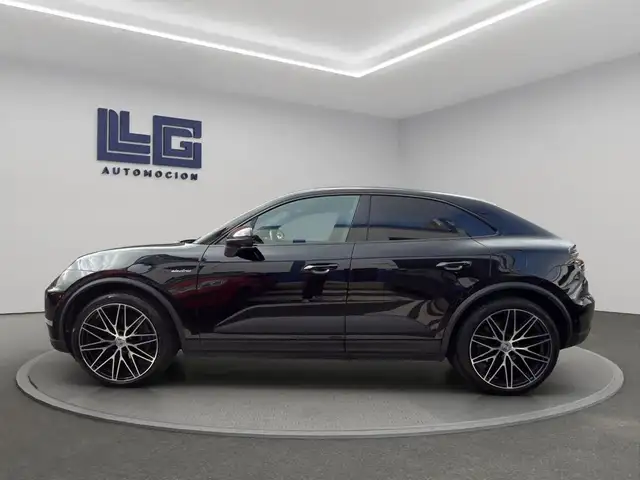 Porsche Macan view 8
