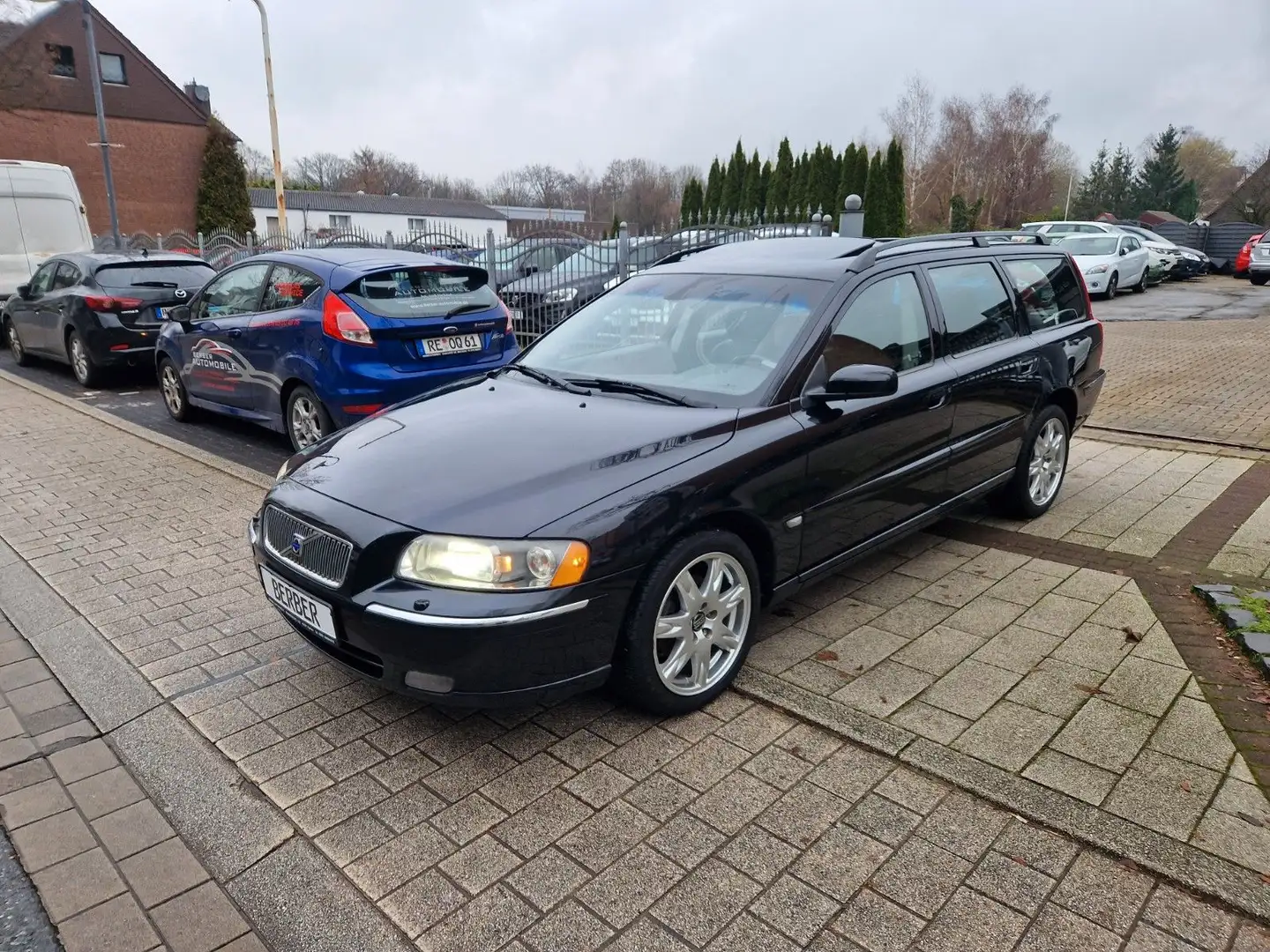 Volvo V70 Kombi Bi-Fuel Summum CNG*1.HAND*LEDER*XENON* Schwarz - 1