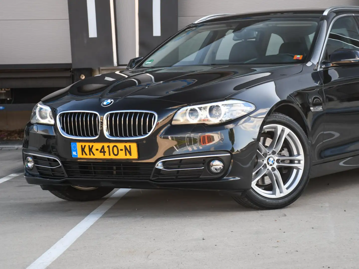 BMW 520 5-serie Touring 520i Luxury Edition 184pk Automaat Zwart - 2