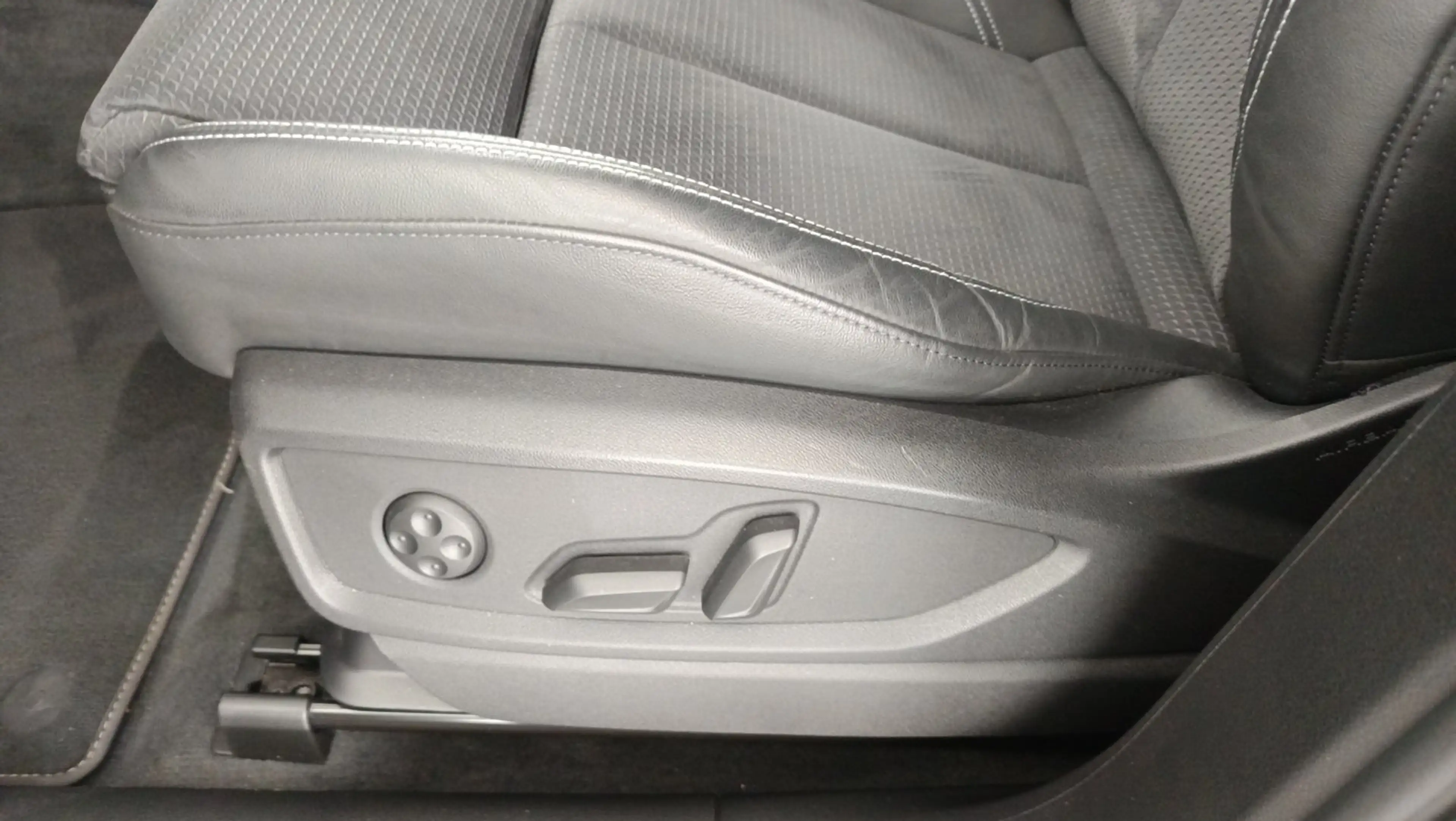 Audi Q5 40 TDI quattro S line — photo 26