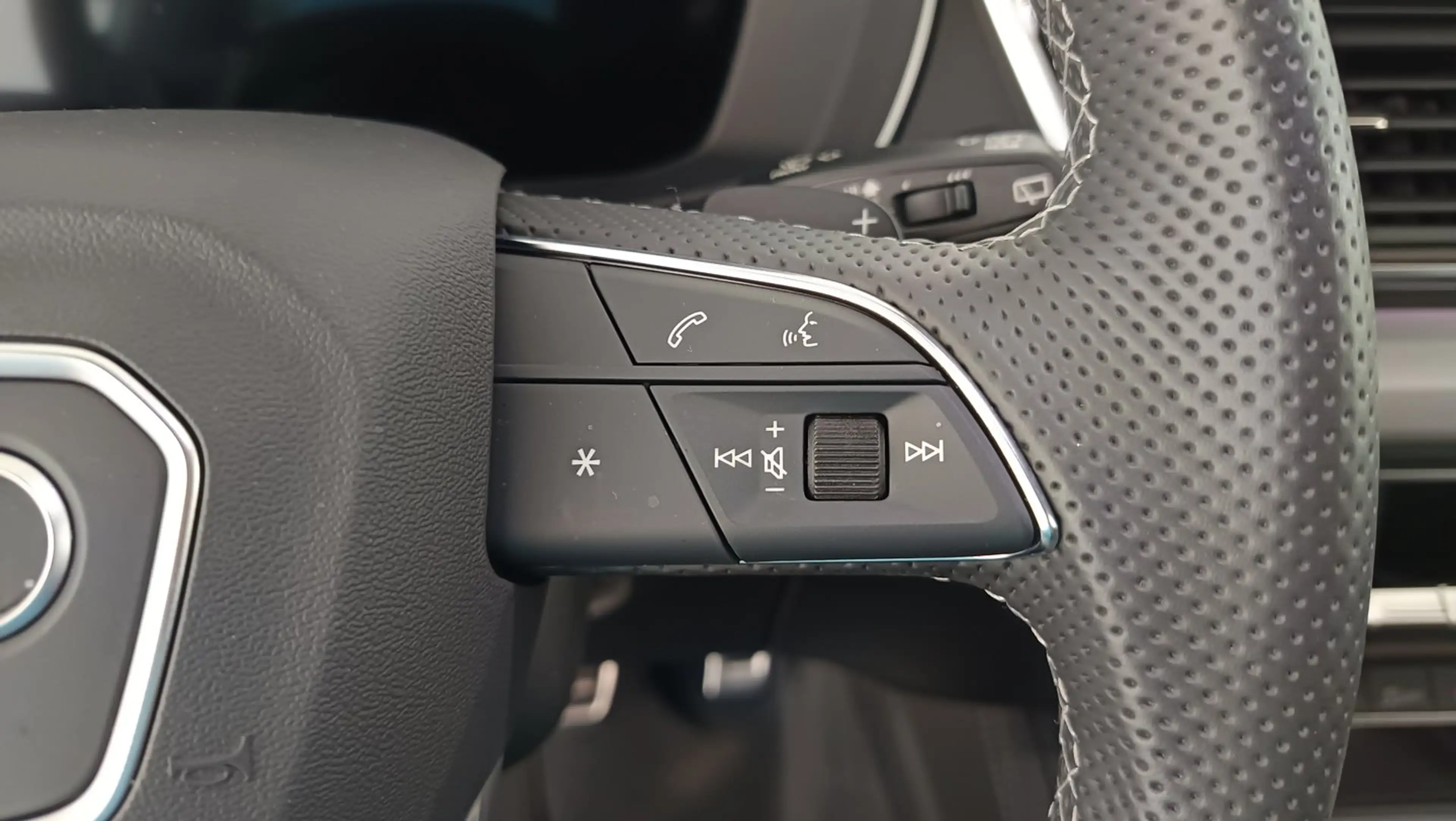 Audi Q5 40 TDI quattro S line — photo 17