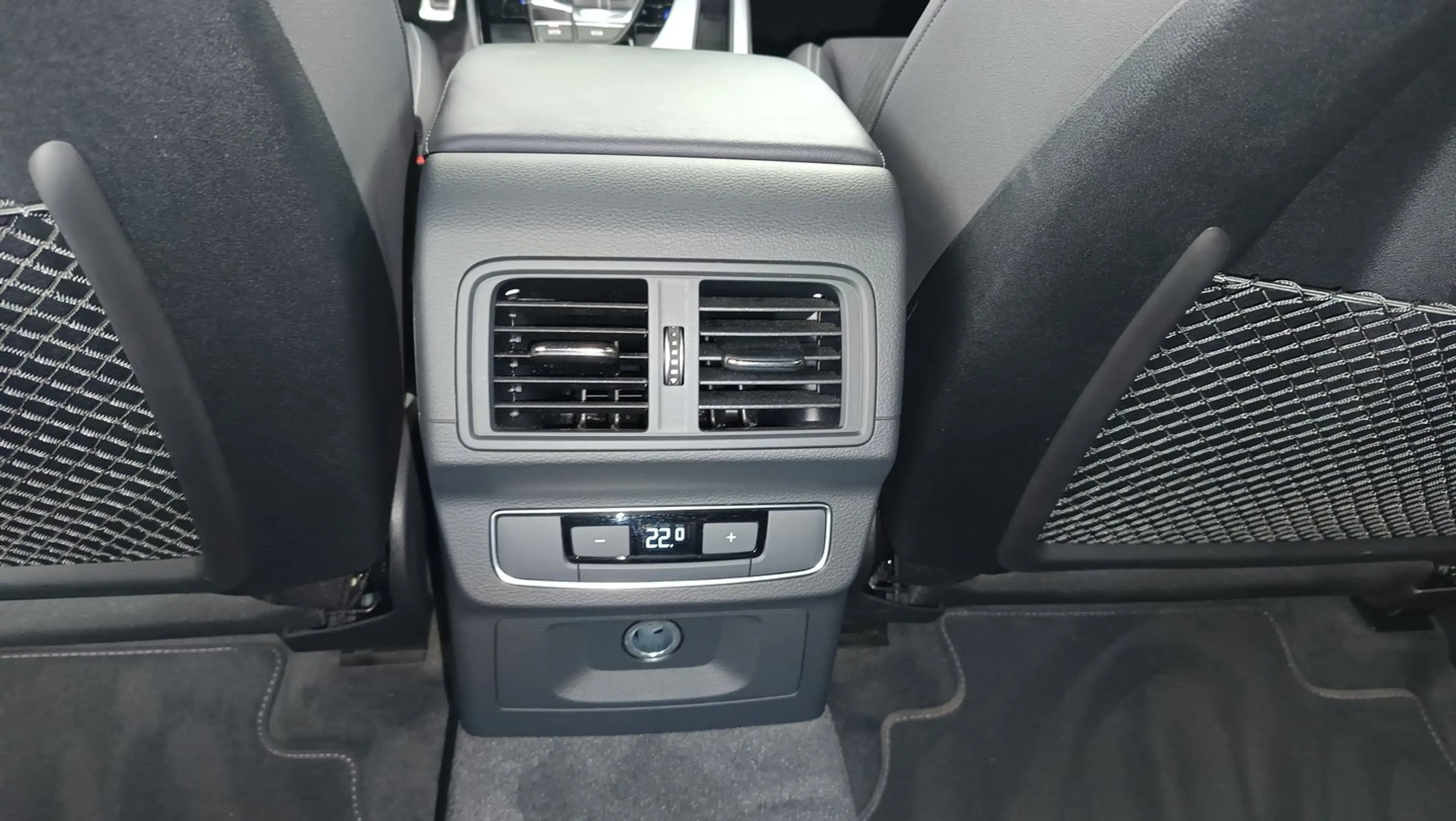 Audi Q5 40 TDI quattro S line — photo 27