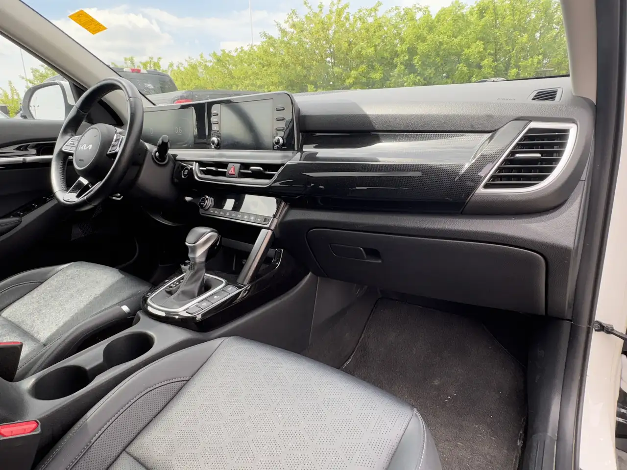 Kia Seltos снимка Kia Seltos