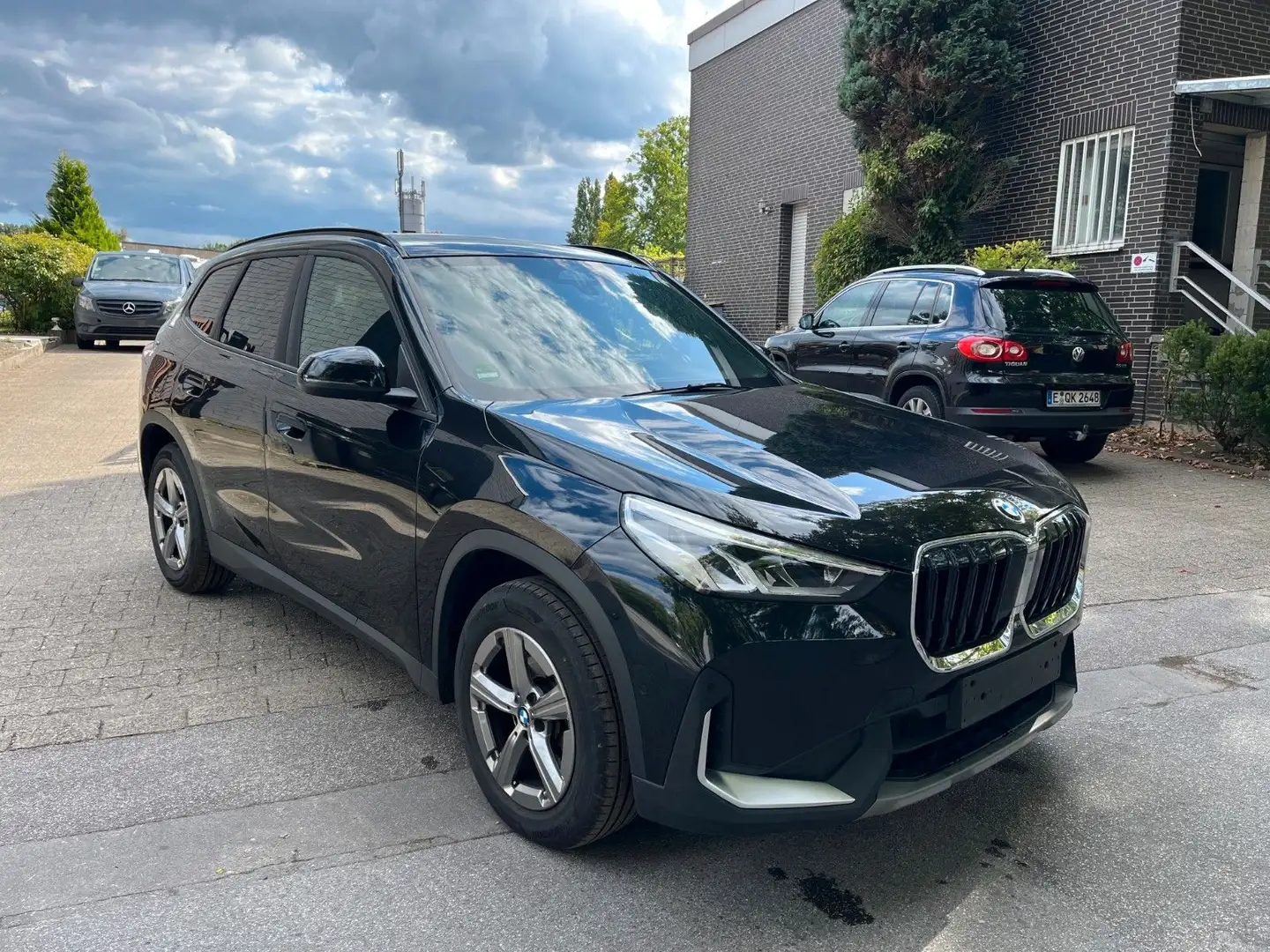 BMW X1 20 d xDrive Live Cockpit Plus Widescreen Pano Schwarz - 1
