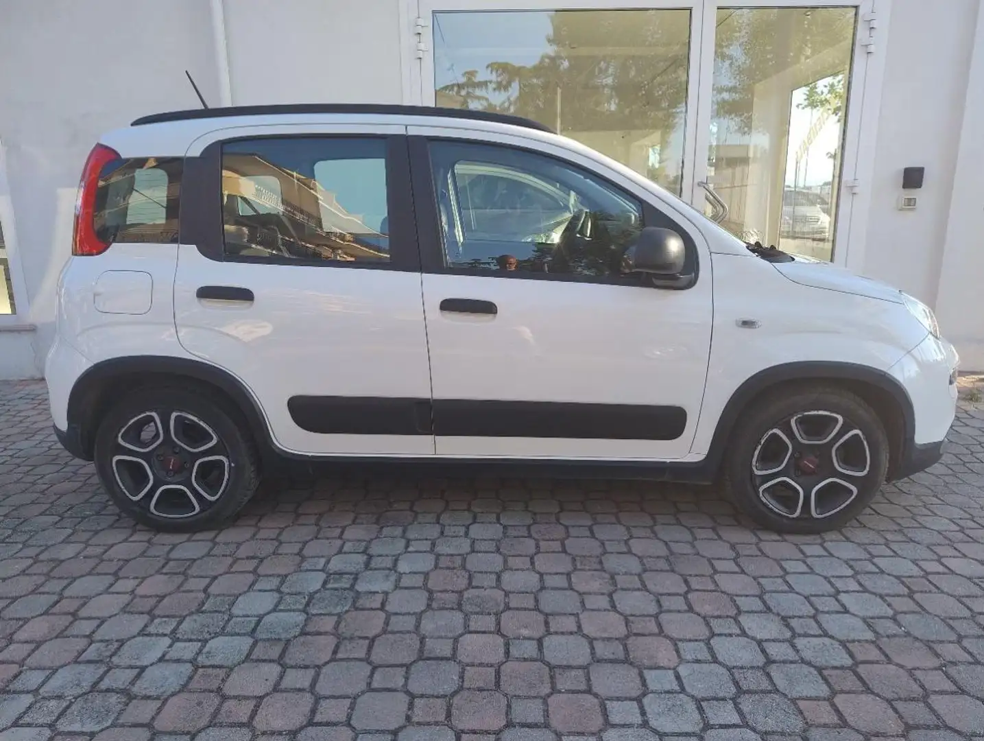 Fiat Panda 1.0 FireFly S&S Hybrid City Life Bianco - 2