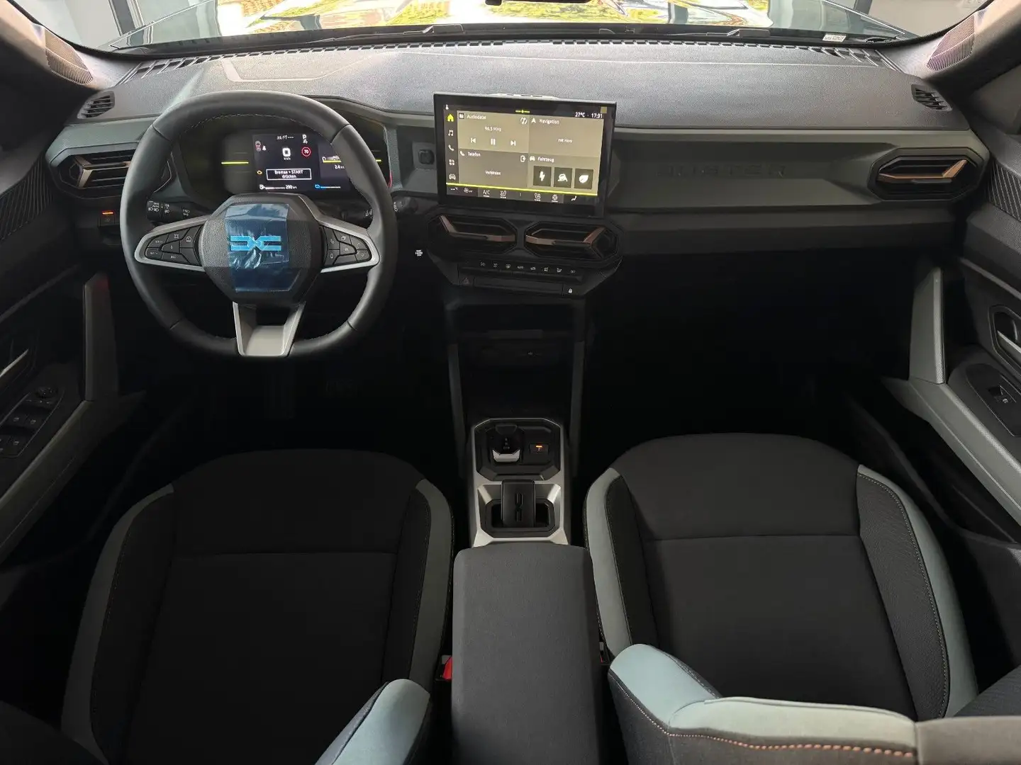 Dacia Duster HYBRID Extreme 140 Aut. / Sofort Grün - 2