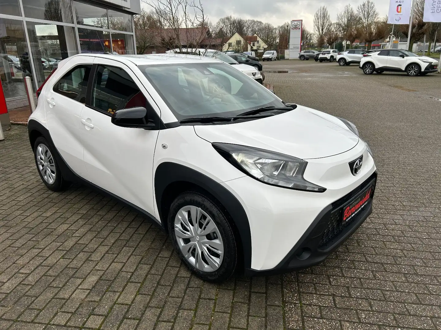 Toyota Aygo (X) 1.0-l-VVT-i Play *Kamera + Klima + ACC* Alb - 2