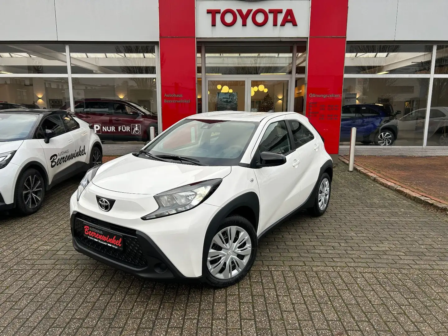 Toyota Aygo (X) 1.0-l-VVT-i Play *Kamera + Klima + ACC* Alb - 1