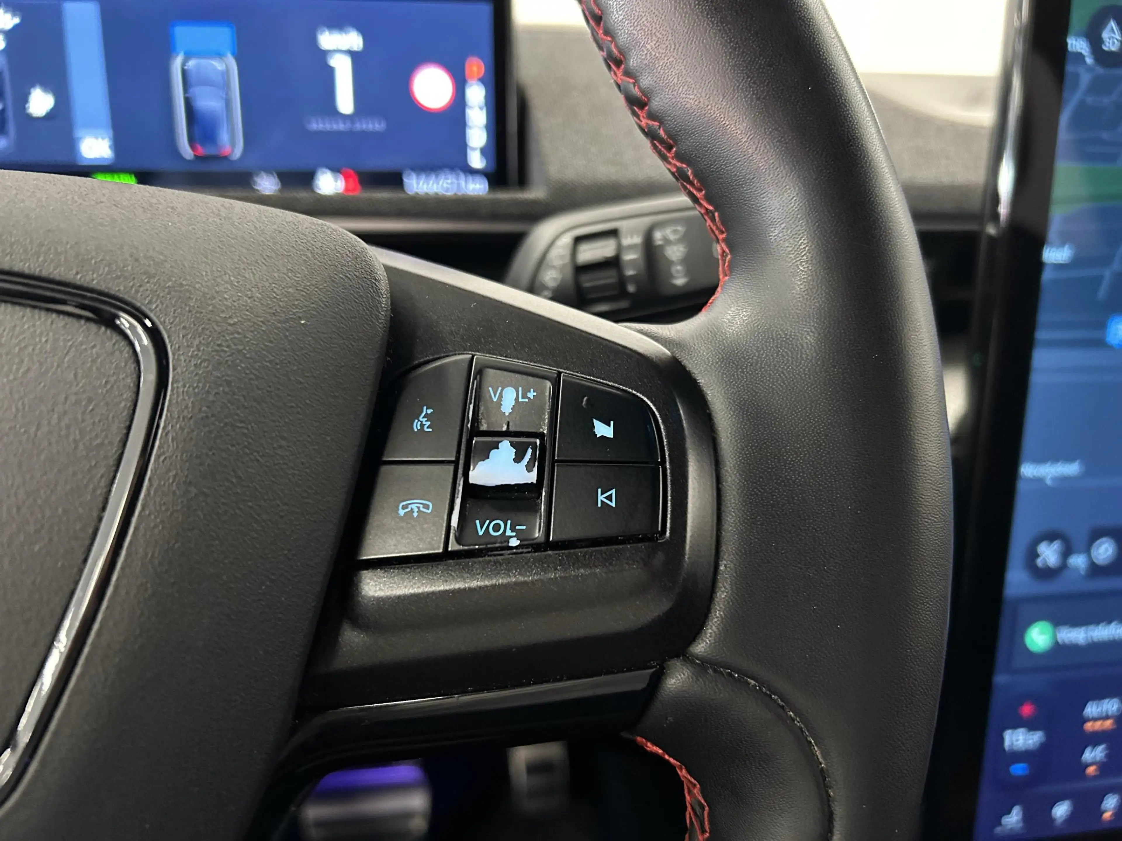 Ford Mustang Mach-E AWD 75 kWh | CAMERA | LED | LEDER | SOH 91% — photo 25