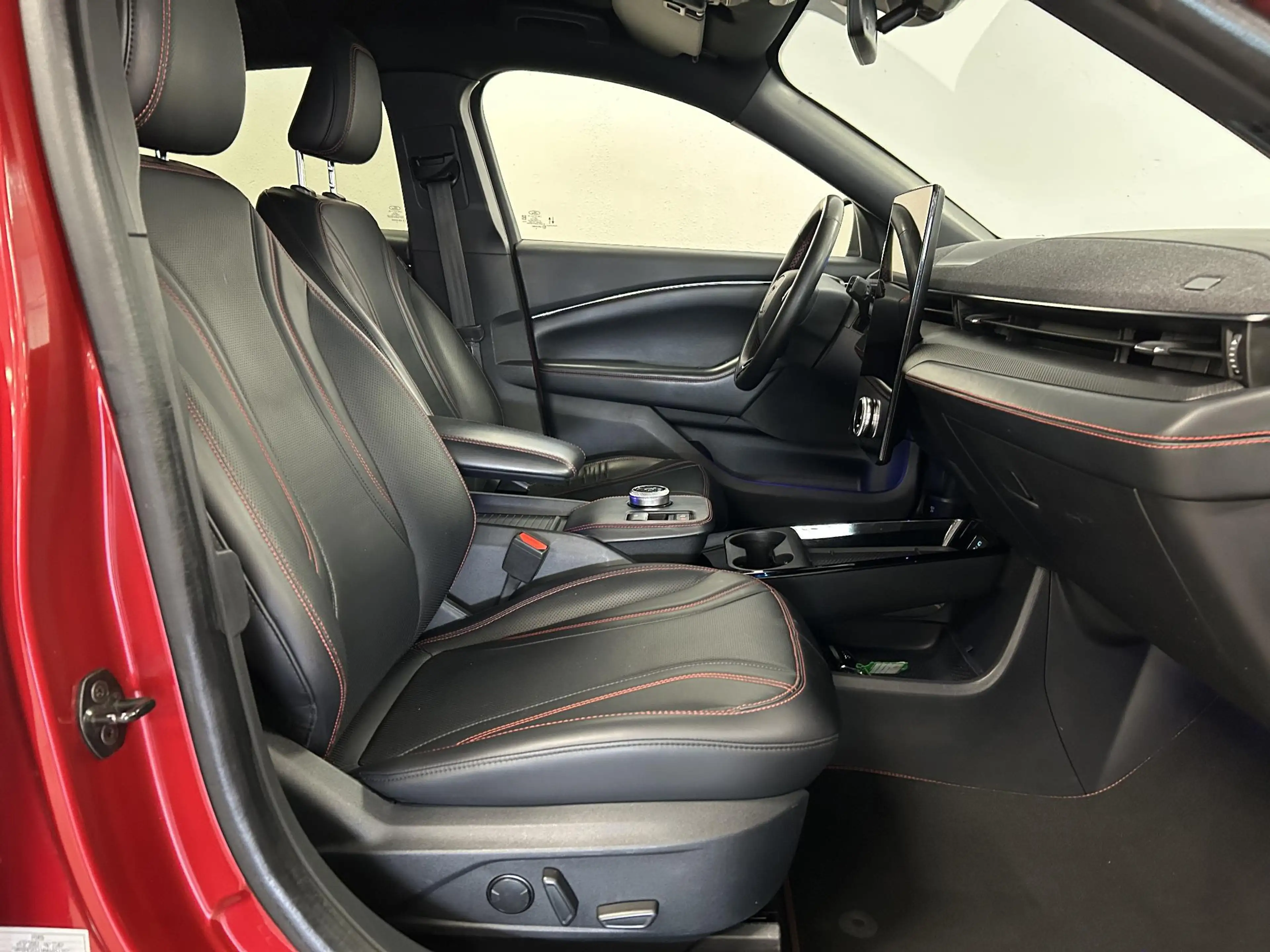 Ford Mustang Mach-E AWD 75 kWh | CAMERA | LED | LEDER | SOH 91% — photo 32
